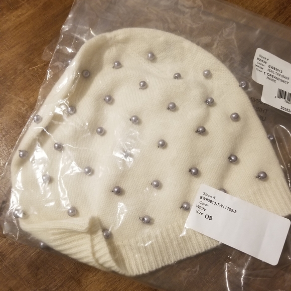 Quinn Pearl Trim Cashmere Beanie

NWT main image 9